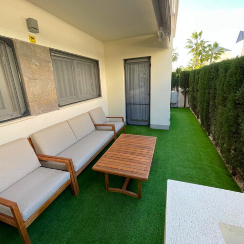 Wohnen am Meer: Erdgeschosswohnung mit Garten in Torrevieja