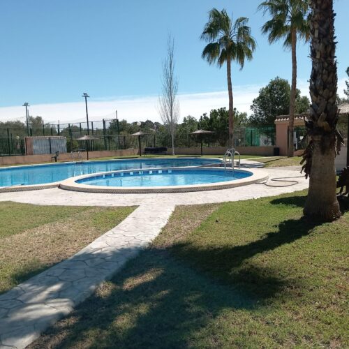 Erdgeschoss-Bungalow in Orihuela Costa mit Pool