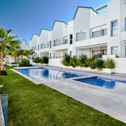 Wohnen am Meer: Erdgeschosswohnung mit Garten in Torrevieja