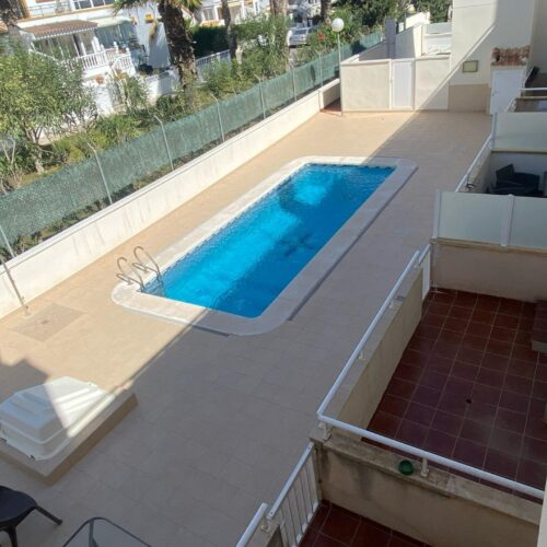 Reihenhaus mit 3 Schlafzimmern und Gemeinschaftspool in Orihuela Costa