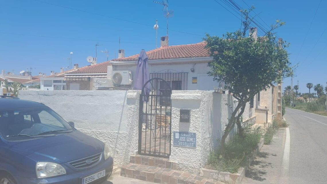 Gemütlicher Bungalow mit 2 Schlafzimmern und Garten in Torrevieja