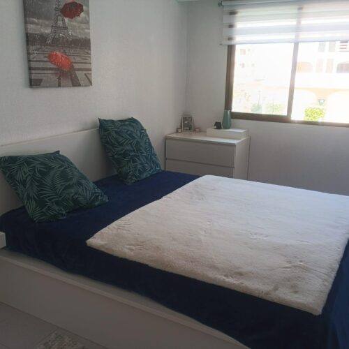 Renoviertes 3-Zimmer-Apartment mit Terrasse und Poolblick im Zentrum von Torrevieja – inklusive Garagenstellplatz