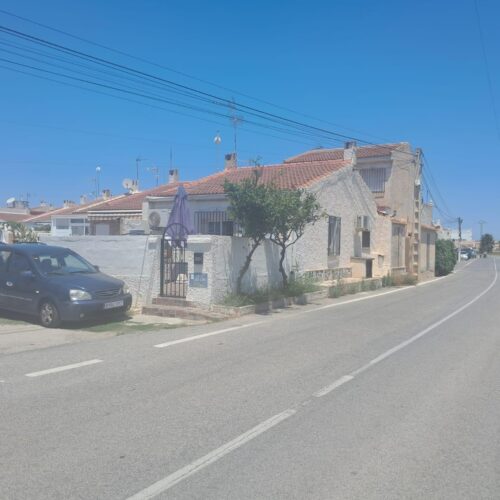 Gemütlicher Bungalow mit 2 Schlafzimmern und Garten in Torrevieja