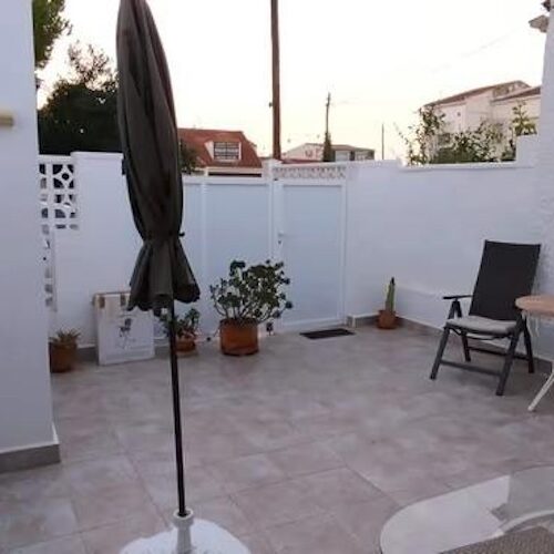 Ruhiger Bungalow mit zwei Schlafzimmern in Torrevieja – bezugsfertig und ohne Gemeinschaftskosten