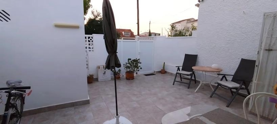 Ruhiger Bungalow mit zwei Schlafzimmern in Torrevieja – bezugsfertig und ohne Gemeinschaftskosten