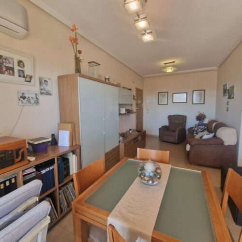 Helle 3-Zimmer-Wohnung in Torrelamata mit Pool und Garage