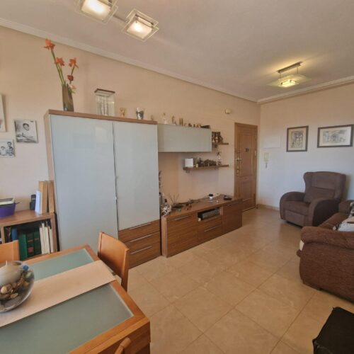 Helle 3-Zimmer-Wohnung in Torrelamata mit Pool und Garage