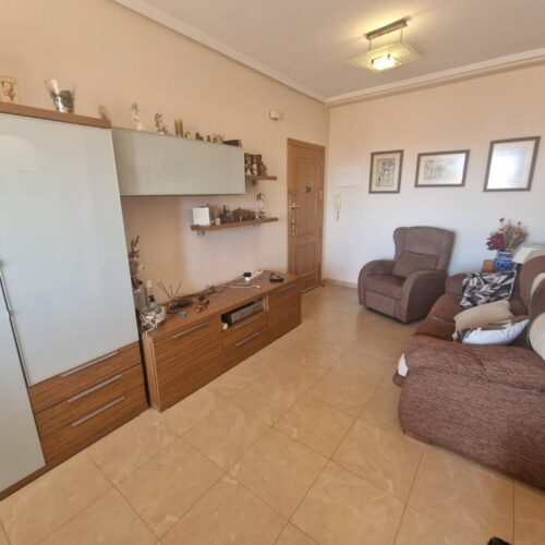 Helle 3-Zimmer-Wohnung in Torrelamata mit Pool und Garage
