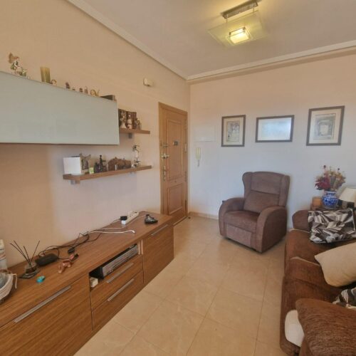 Helle 3-Zimmer-Wohnung in Torrelamata mit Pool und Garage