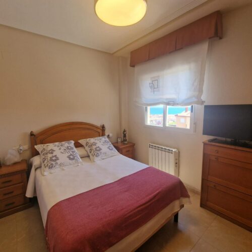 Helle 3-Zimmer-Wohnung in Torrelamata mit Pool und Garage