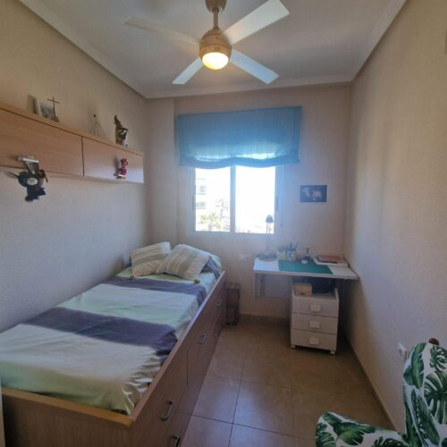 Helle 3-Zimmer-Wohnung in Torrelamata mit Pool und Garage