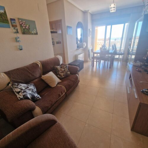 Helle 3-Zimmer-Wohnung in Torrelamata mit Pool und Garage