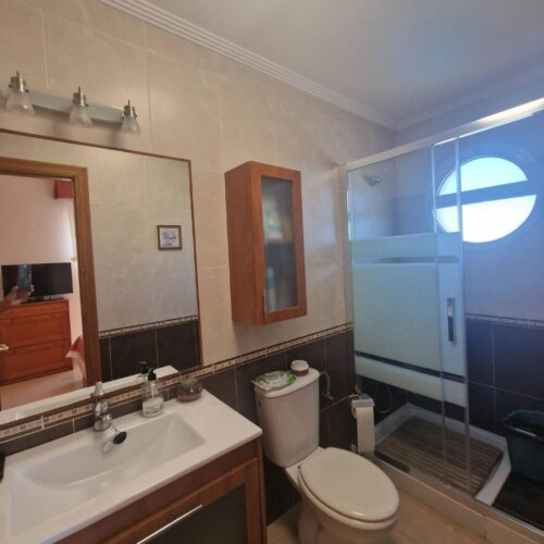 Helle 3-Zimmer-Wohnung in Torrelamata mit Pool und Garage
