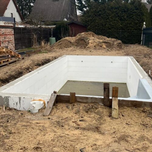 Sanierte Doppelhaushälfte mit Pool