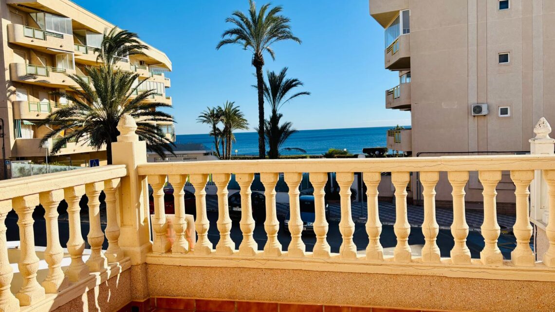 Modernes Reihenhaus mit Meerblick in Mil Palmeras – Komfortabler Wohntraum an der Costa Blanca