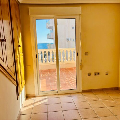 Modernes Reihenhaus mit Meerblick in Mil Palmeras – Komfortabler Wohntraum an der Costa Blanca