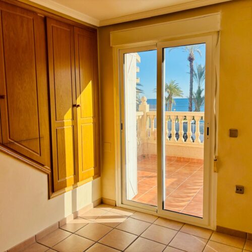 Modernes Reihenhaus mit Meerblick in Mil Palmeras – Komfortabler Wohntraum an der Costa Blanca