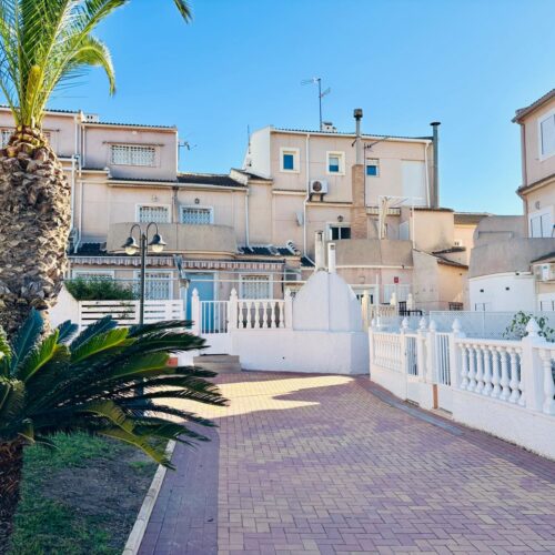 Modernes Reihenhaus mit Meerblick in Mil Palmeras – Komfortabler Wohntraum an der Costa Blanca