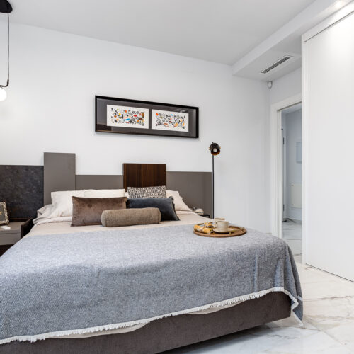Elegantes Neubauapartment mit Westterrasse in Amanecer XII – Los Altos