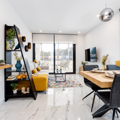 Elegantes Neubauapartment mit Westterrasse in Amanecer XII – Los Altos
