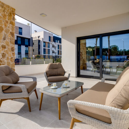 Elegantes Neubauapartment mit Westterrasse in Amanecer XII – Los Altos