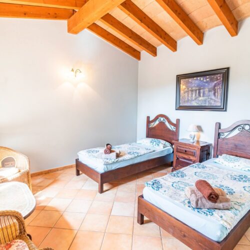 Rustikale Finca mit Ferienlizenz und Panoramablick in Son Carrió