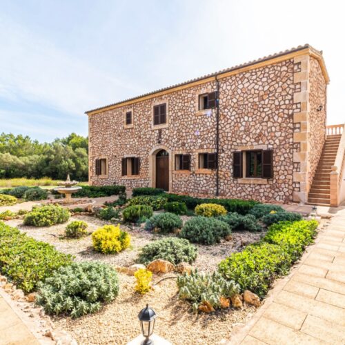 Rustikale Finca mit Ferienlizenz und Panoramablick in Son Carrió