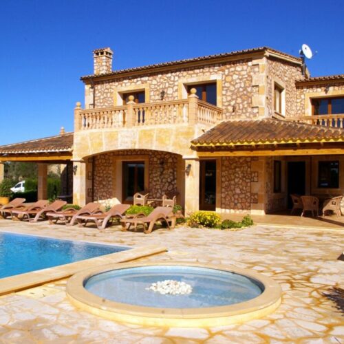 Rustikale Finca mit Ferienlizenz und Panoramablick in Son Carrió