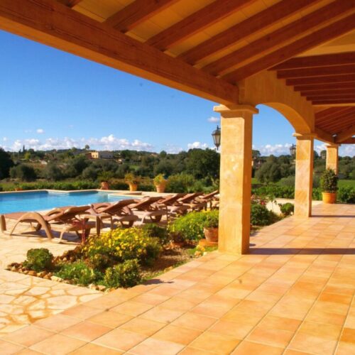 Rustikale Finca mit Ferienlizenz und Panoramablick in Son Carrió