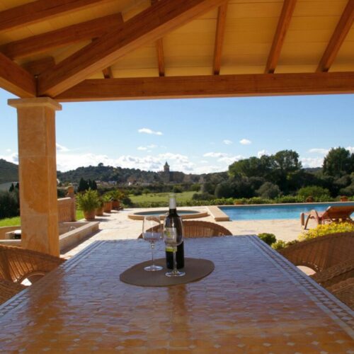 Rustikale Finca mit Ferienlizenz und Panoramablick in Son Carrió