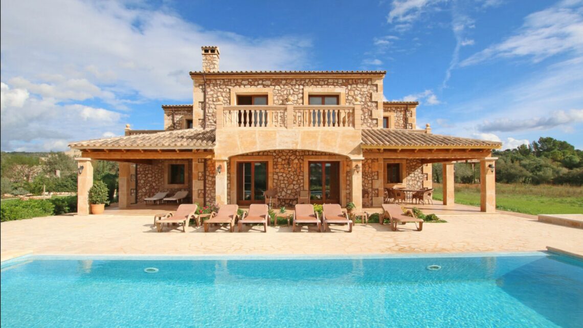 Rustikale Finca mit Ferienlizenz und Panoramablick in Son Carrió