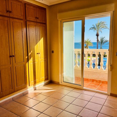 Modernes Reihenhaus mit Meerblick in Mil Palmeras – Komfortabler Wohntraum an der Costa Blanca