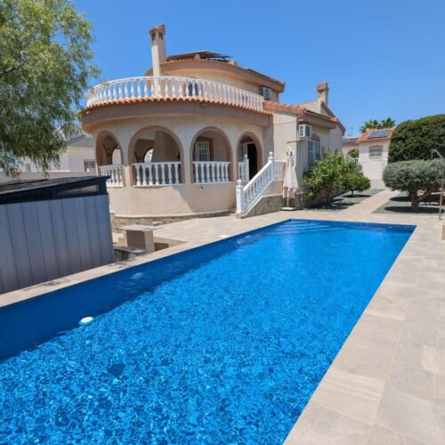 Freistehendes Chalet mit Pool und Solarenergie in Rojales