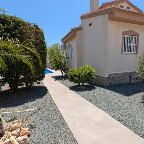 Freistehendes Chalet mit Pool und Solarenergie in Rojales