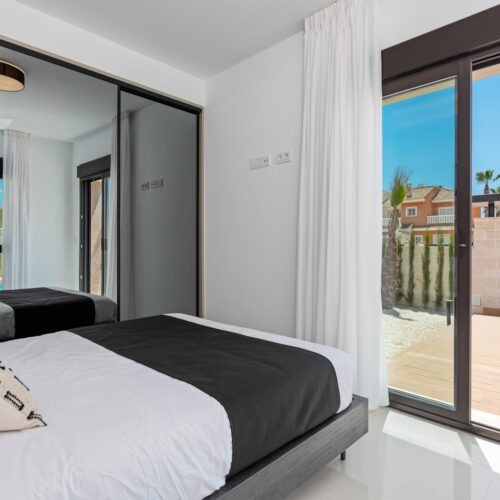 Neubauvilla "Allegra" mit Pool, Solarium & Garten in Toplage