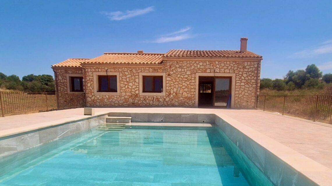Neubaufinca mit Infinity-Pool und Weitblick nahe Manacor