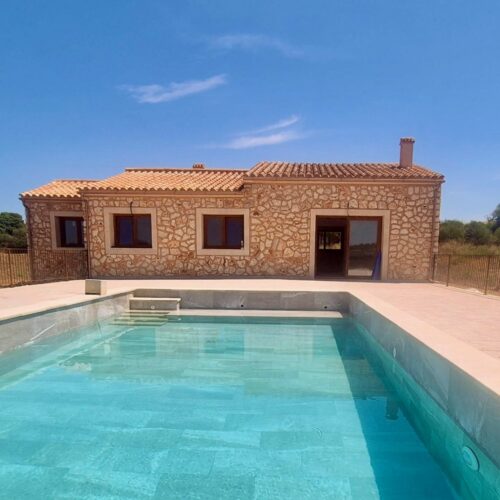 Neubaufinca mit Infinity-Pool und Weitblick nahe Manacor