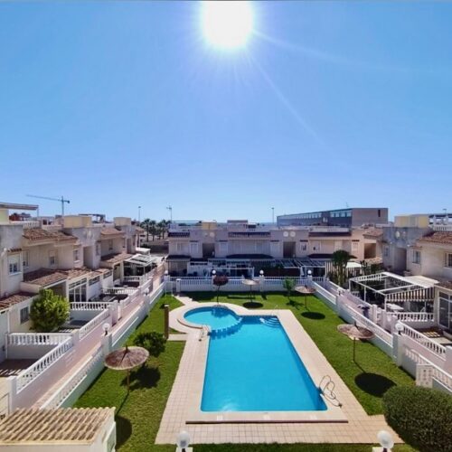 Wohnung mit privatem Solarium und Poolblick in Torrevieja – Aguas Nuevas