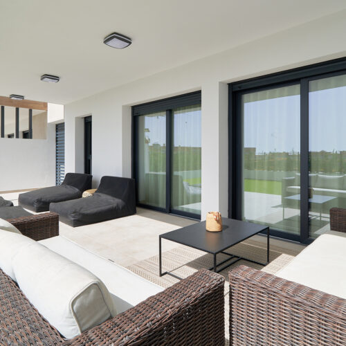 Moderne Erdgeschosswohnung mit Garten in Atalaya