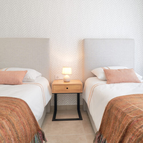 Moderne Erdgeschosswohnung mit Garten in Atalaya