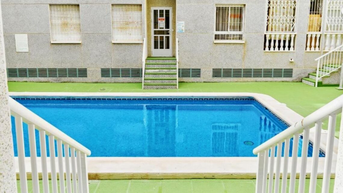 Zentral wohnen in Torrevieja – 2-Zimmer-Apartment mit Pool