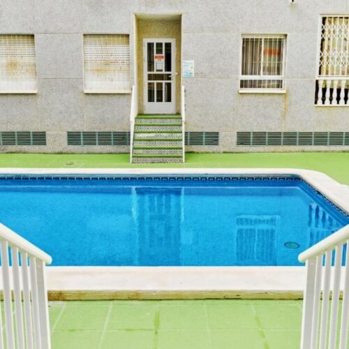 Zentral wohnen in Torrevieja – 2-Zimmer-Apartment mit Pool