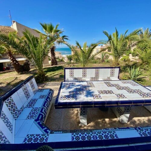 Spektakulärer Bungalow mit Einliegerwohnung und Meerblick