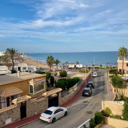 Spektakulärer Bungalow mit Einliegerwohnung und Meerblick