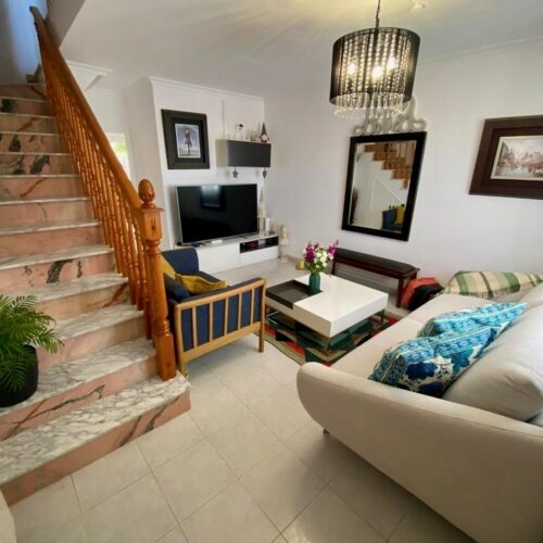 Spektakulärer Bungalow mit Einliegerwohnung und Meerblick