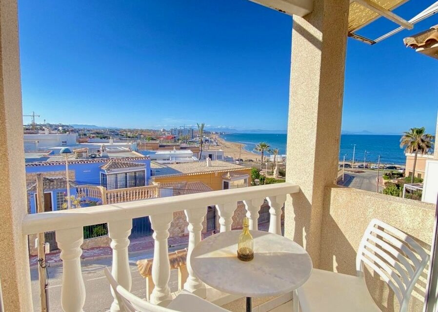 Spektakulärer Bungalow mit Einliegerwohnung und Meerblick