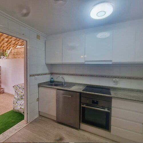 Spektakulärer Bungalow mit Einliegerwohnung und Meerblick