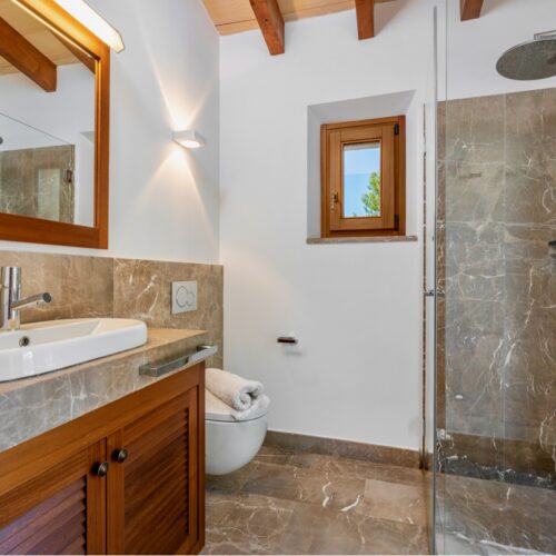 Einzigartiges Fincaanwesen mit Ferienvermietungslizenz und spektakulärem Panoramablick über ganz Mallorca.