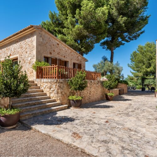 Einzigartiges Fincaanwesen mit Ferienvermietungslizenz und spektakulärem Panoramablick über ganz Mallorca.