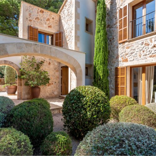 Einzigartiges Fincaanwesen mit Ferienvermietungslizenz und spektakulärem Panoramablick über ganz Mallorca.